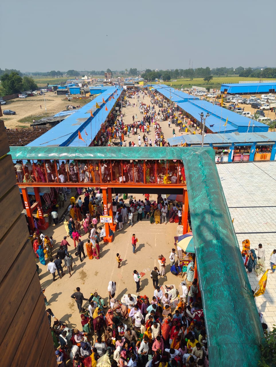 [translate:मनौना धाम] मंदिर